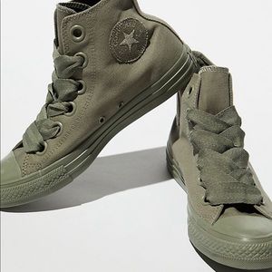 Size 6 high top converse